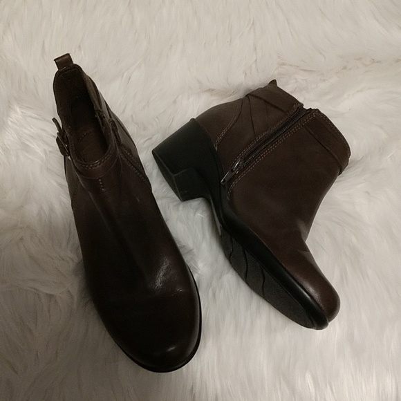 Clarks Shoes - Dark Brown Clark's Leather Boots sz 8